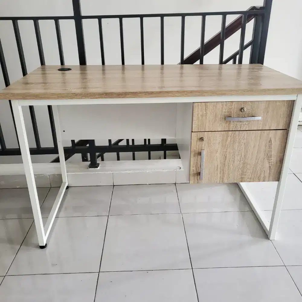 Meja kerja/belajar