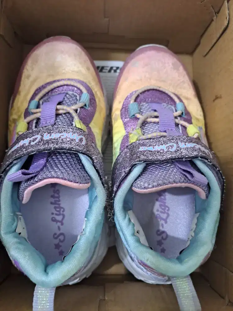 Sepatu Skechers anak sz 24 light up