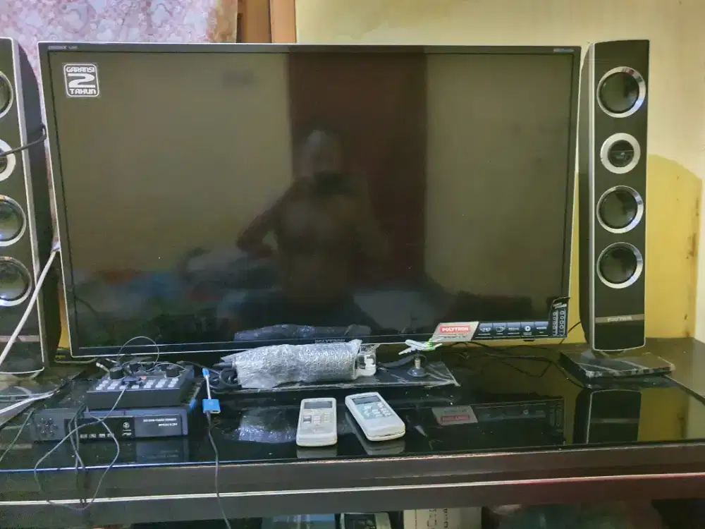 Tv polytron 49inc second free HD dan meja tv