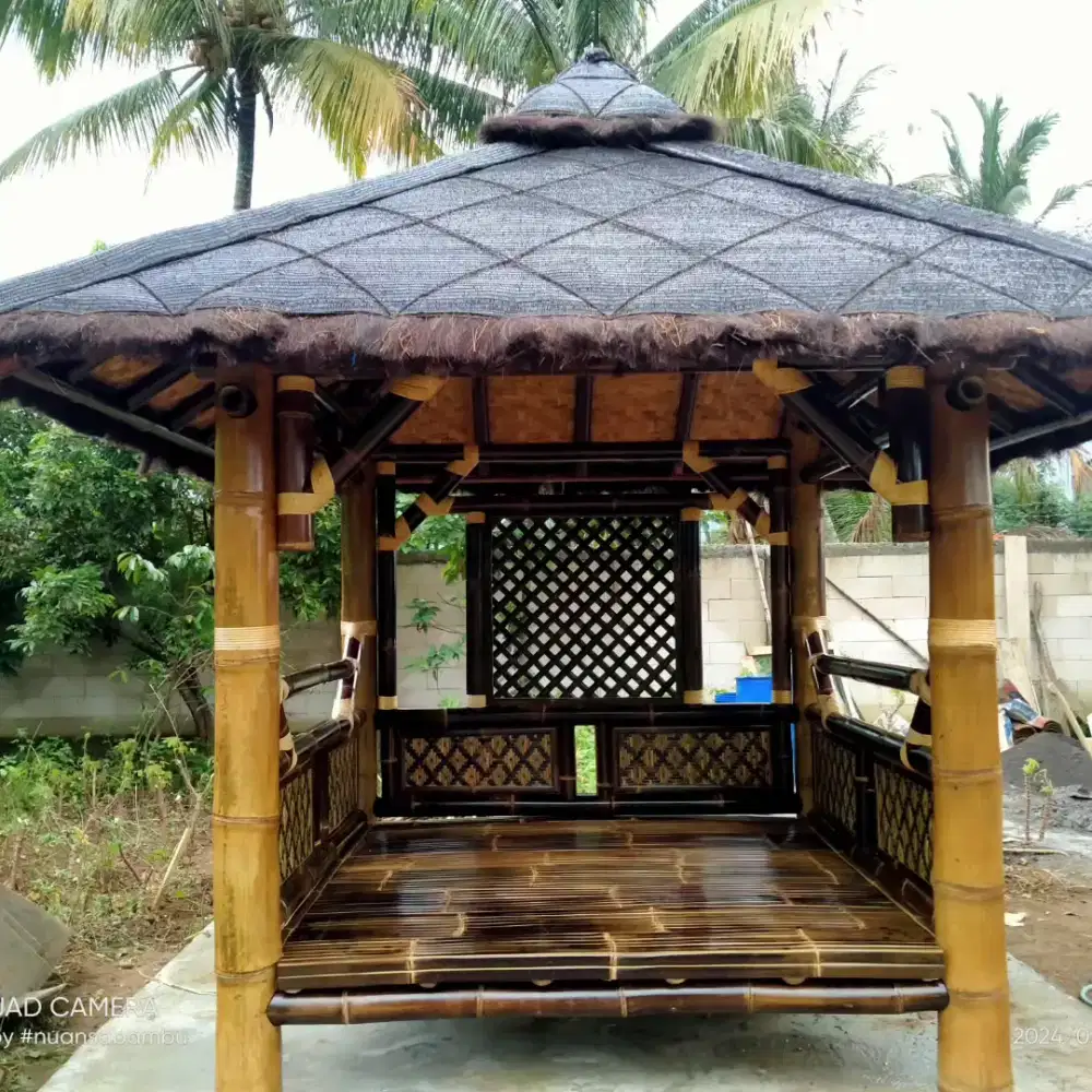Gasebo saung bambu