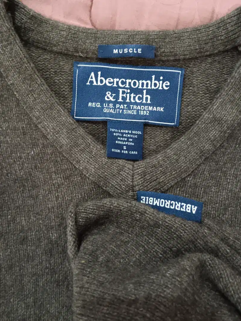 Original Sweater Abercrombie & Fitch warna hijau botol
