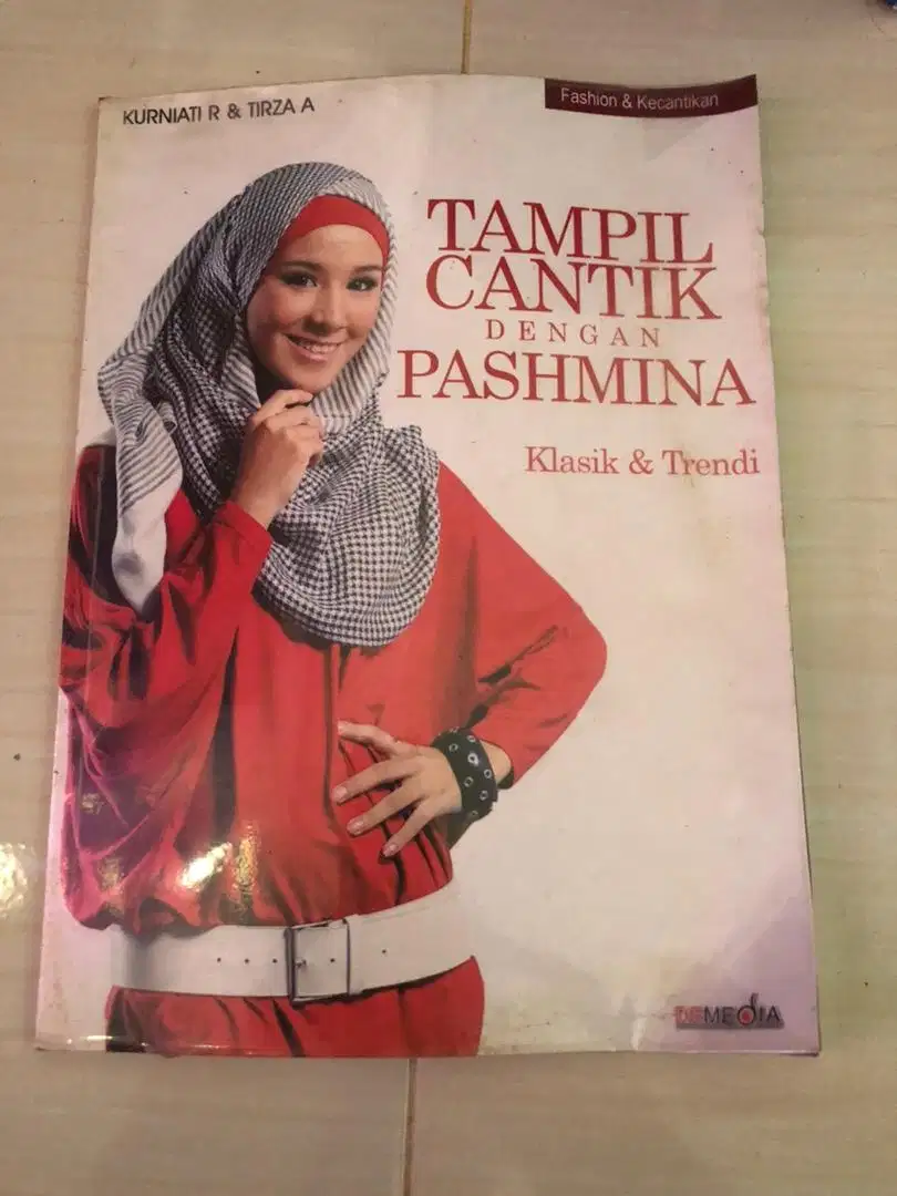 BUKU TAMPIL CANTIK DGN PASHMINA