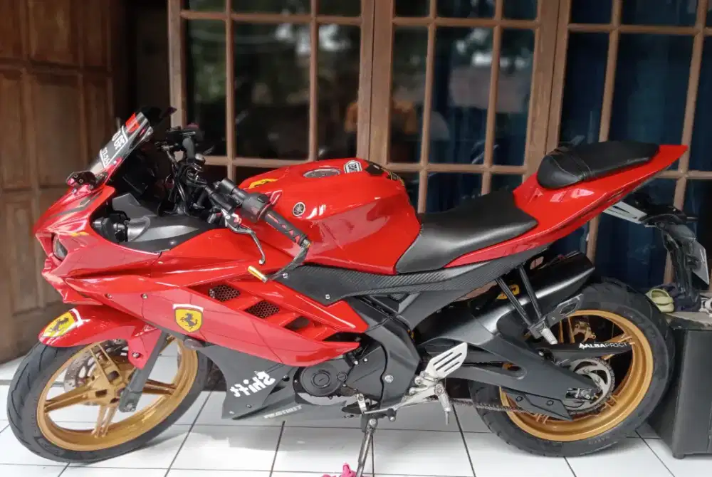 Yamaha R15 V2 tahun 2015