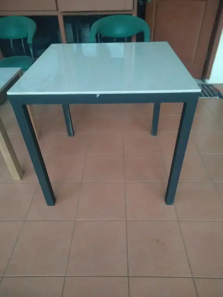 Meja Rangka Besi granito