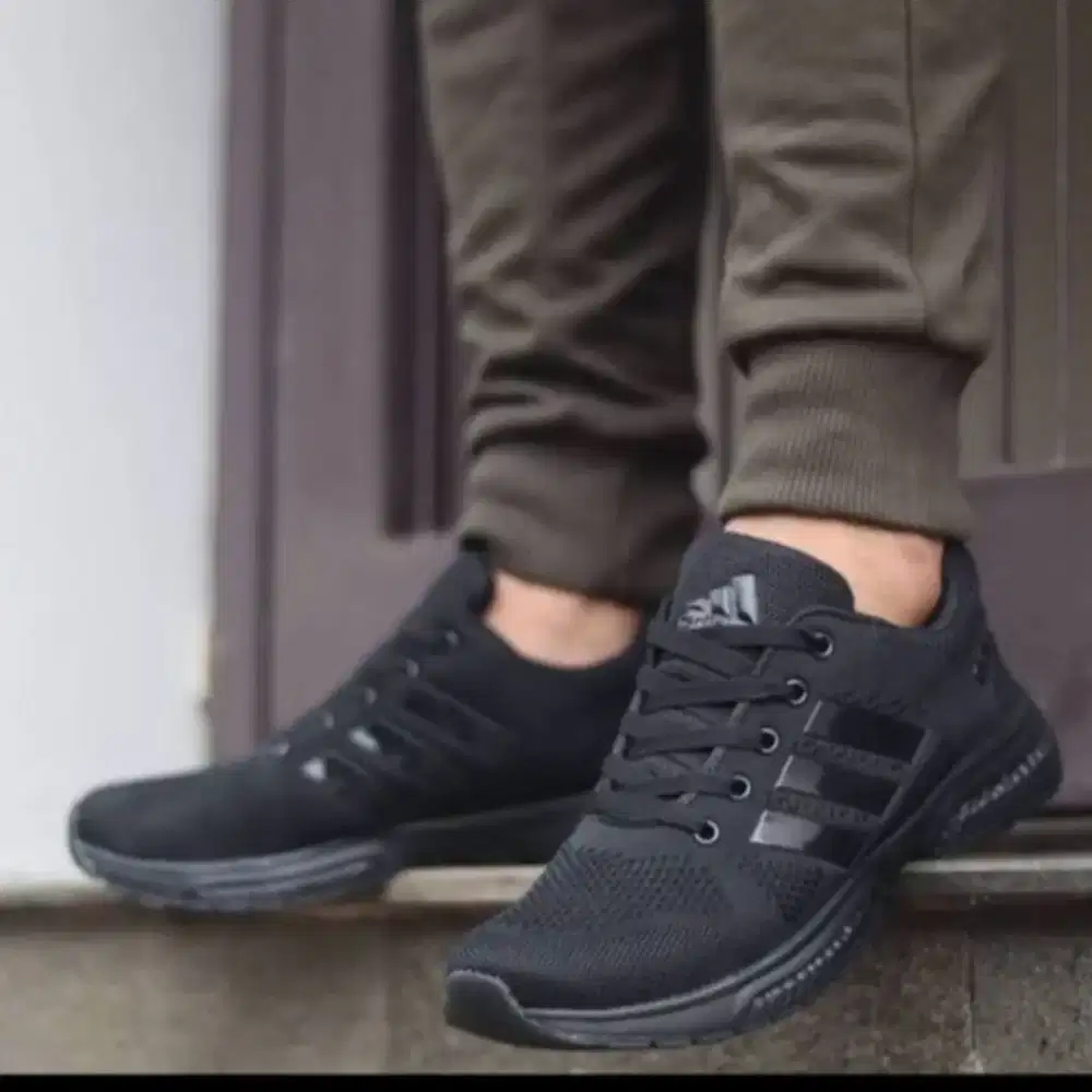 Ready sepatu sport kasual full black Adidas