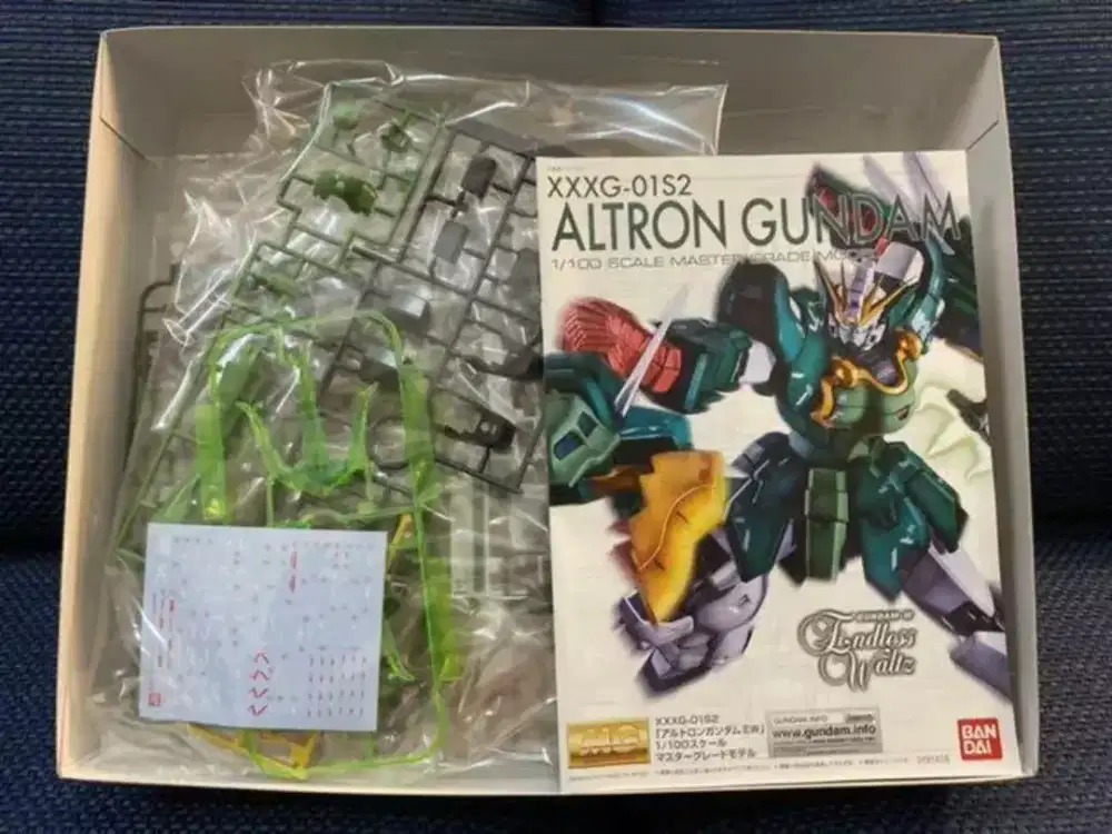 Mainan bandai Gundam altron EW