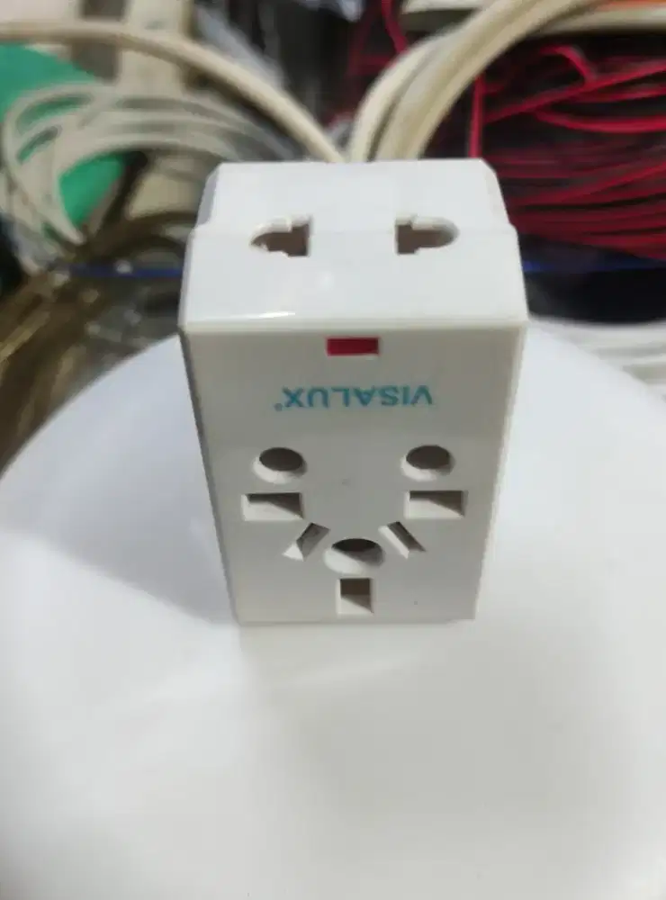 Steker converter kaki 3 gepeng ada 2 lobang colokan