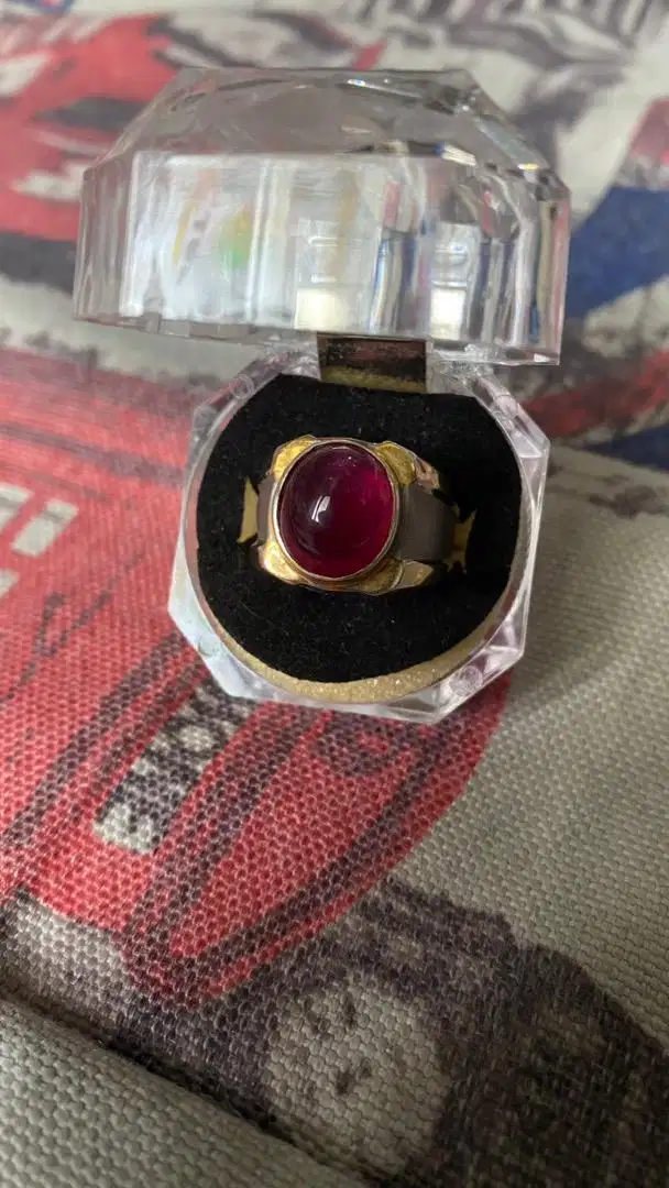 Cincin batu ruby