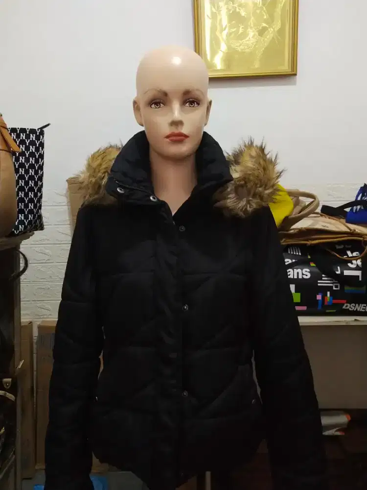 Jaket parasut tebal merk ZARA TRAFALUC size 28