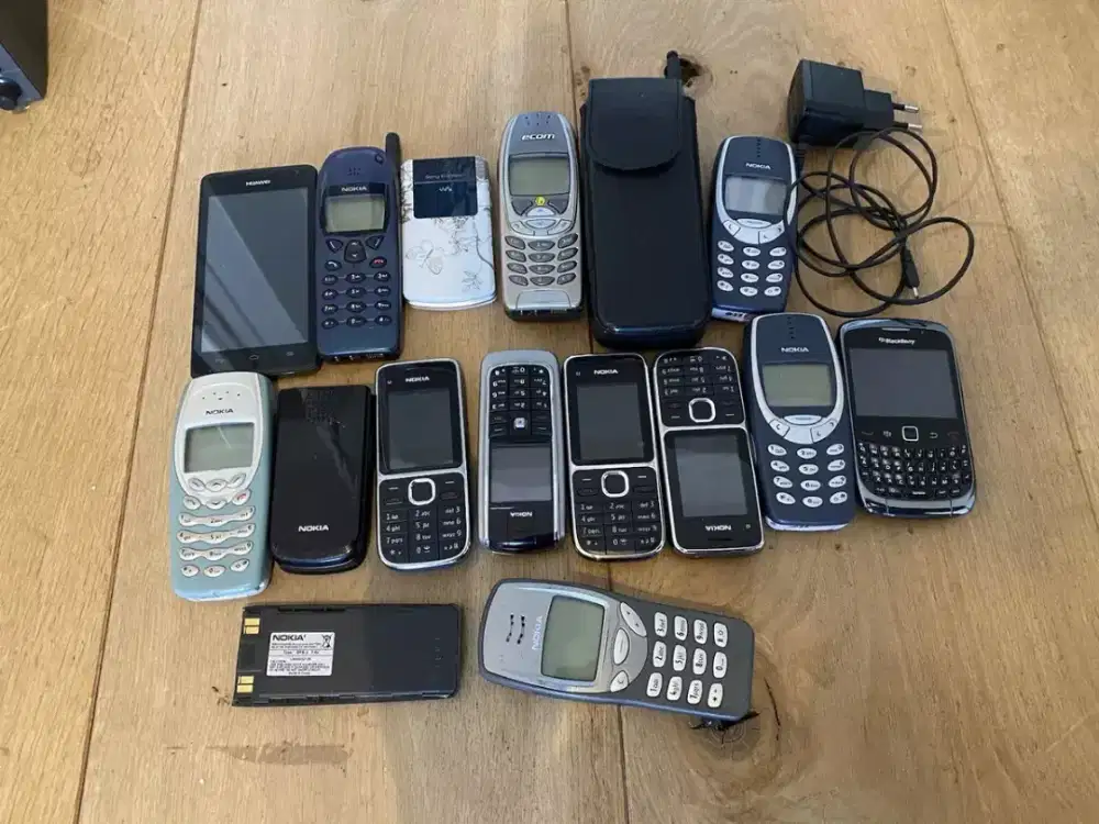 Borongan Handphone jadul Samsung, blackberry, iPhone, nokia