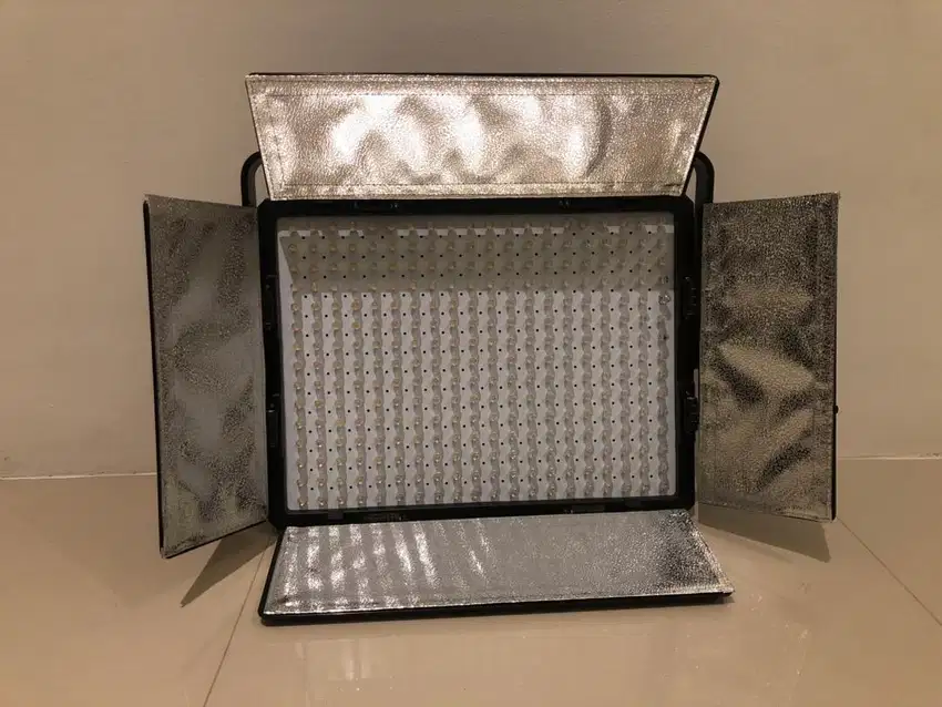 Lampu LED Video Falcon Eyes LP-DB3005CTR