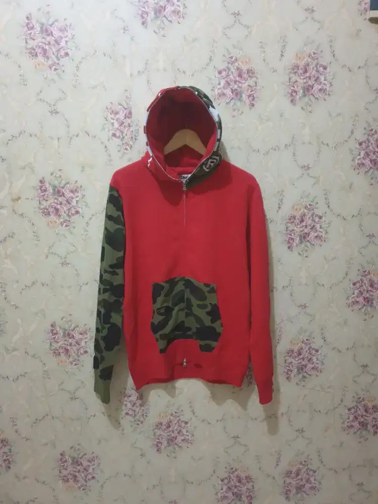 Like new .authentic jaket .hoodie a bathing ape size m