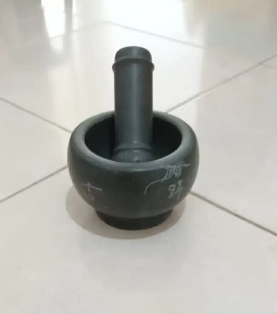 Lumpang /Tumbukan / Ulekan Batu Asli Halus  Licin Unik dari China