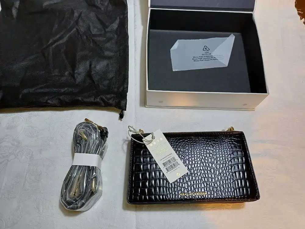 Ideal of Sweden : Lia Baguette Bag in Glossy Black Neo Noir Croco