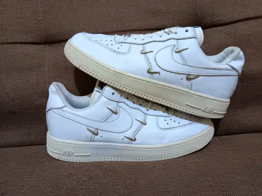 SEPATU NIKE AIR FORCE 1 07 LX SISTER HOOD