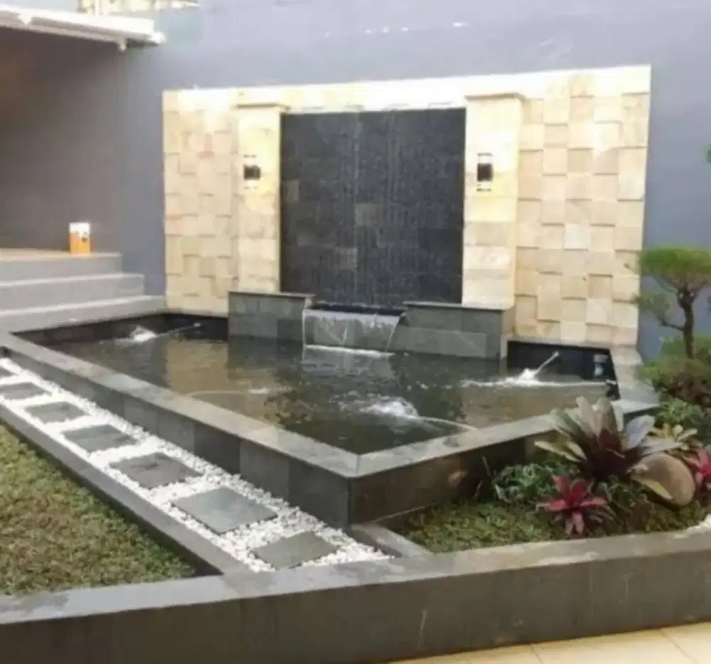 Kolam ikan dan taman