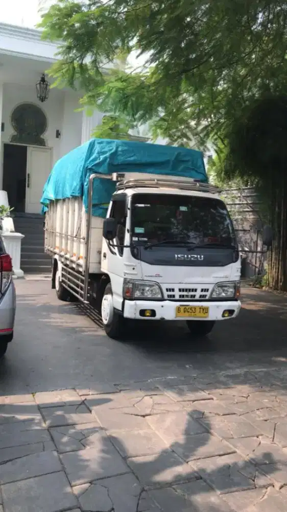 Di sewakan truk CDD double (kap 5ton)