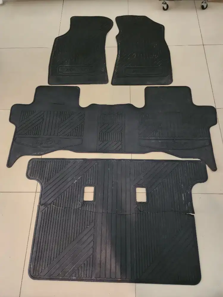 Karpet Dasar Innova baru 6 bulan pakai