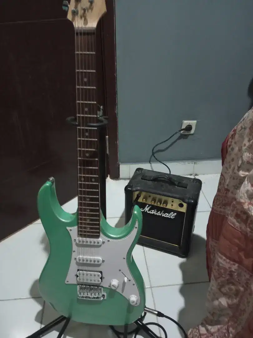 Gitar listrik dan amplifier