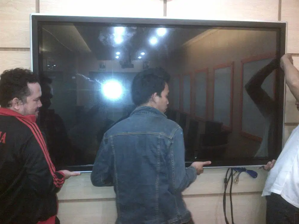 Jasa pasang bracket tv semua led mandiri bracket