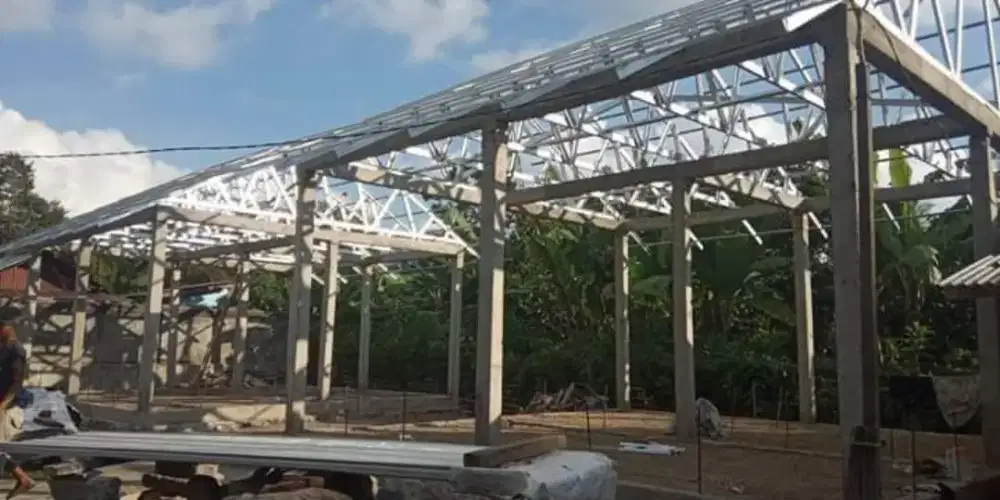 Rangka atap baja ringan