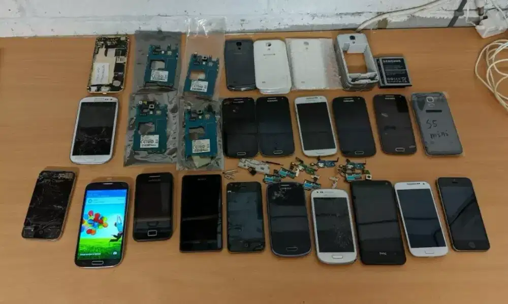 Handphone jadul samsung, apple iPhone, htc, nokia, sony xperia