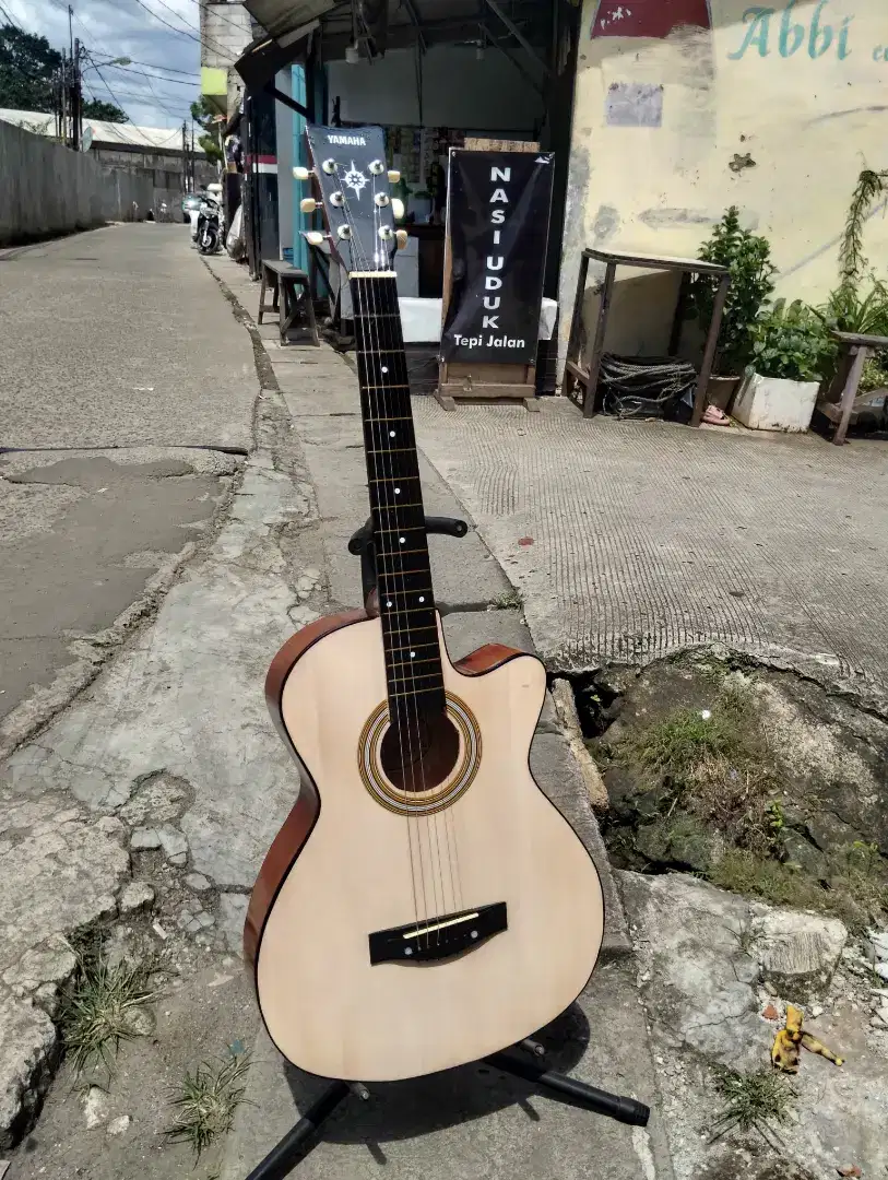 Gitar akustik ramadhan