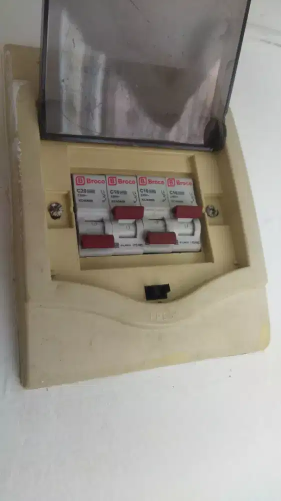 Tukang listrik panggilan untuk keperluan anda