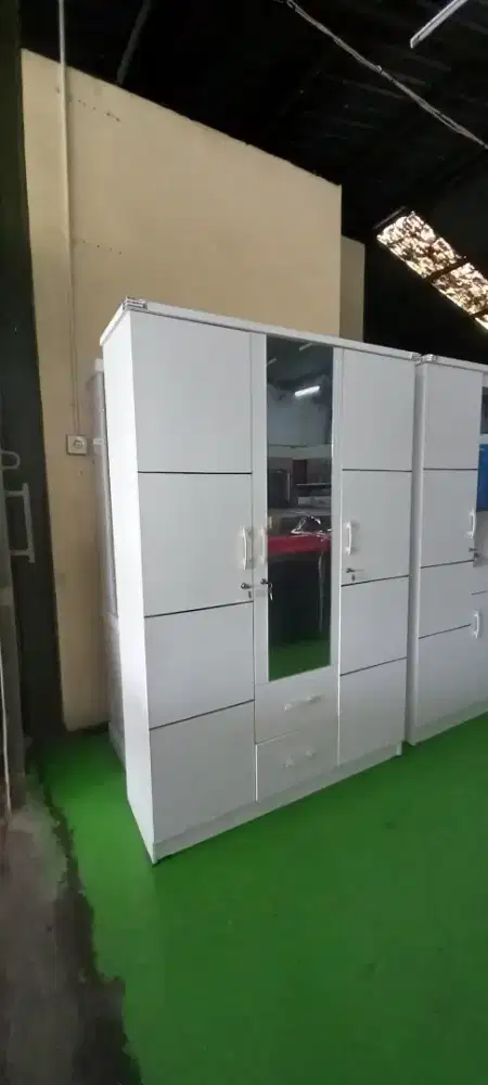 Lemari Pakaian 3Pintu