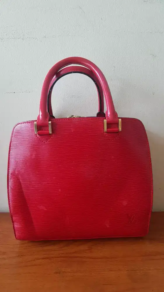 Louis Vuitton pont neuf red epi leather