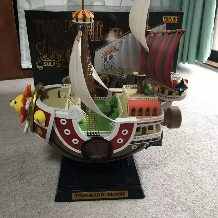 Diecast kapal mainan anime one piece,  with box uniqlo