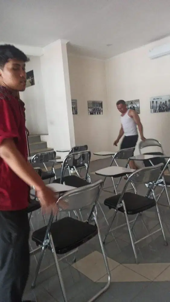 Kursi kuliah , kursi kampus , kursi mahasiswa , kursi belajar