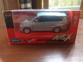 Diecast Innova barong