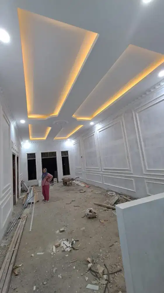 Molding plafon gipsum lantai vinyl