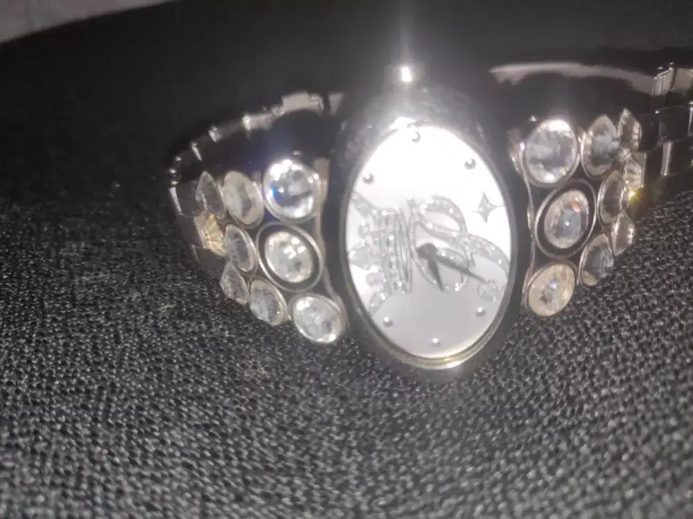 Jam Tangan Paris Hilton