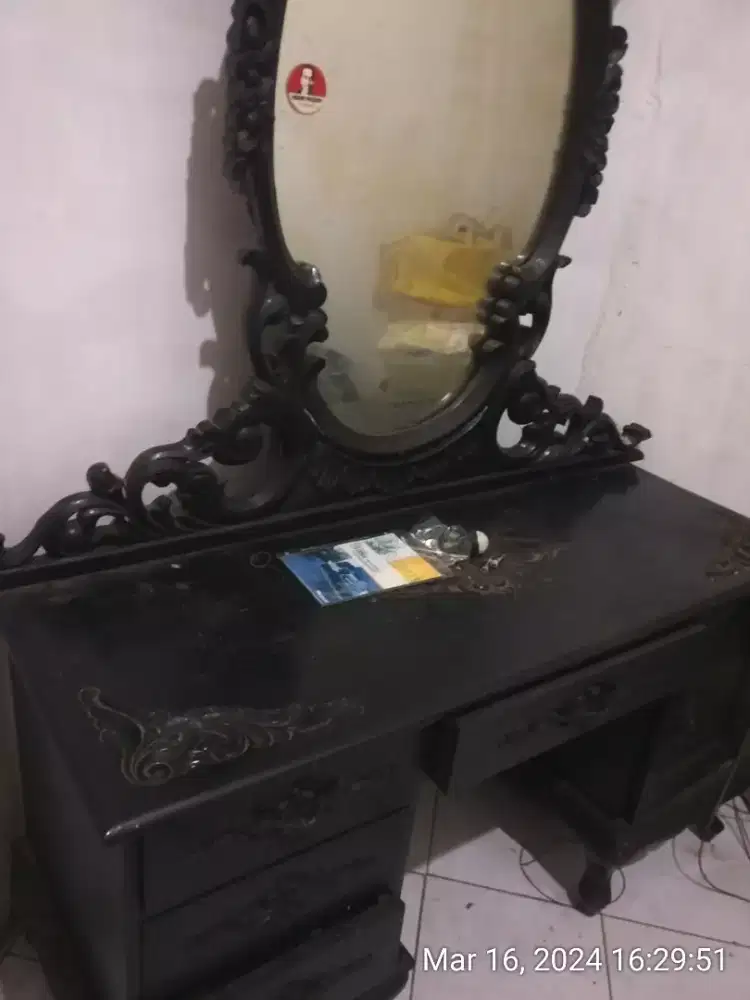 Meja rias jati tua antik
