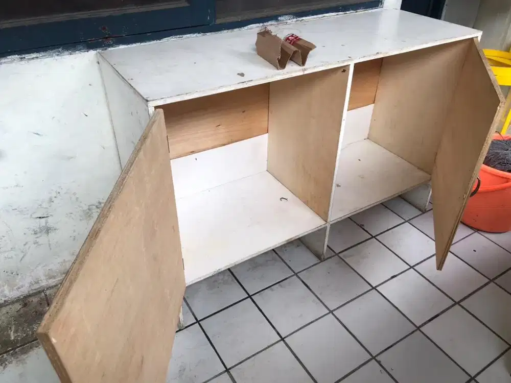 Dijual lemari kas barang