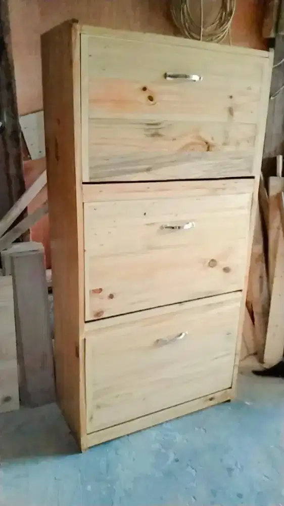 Tak sepatu jati Belanda