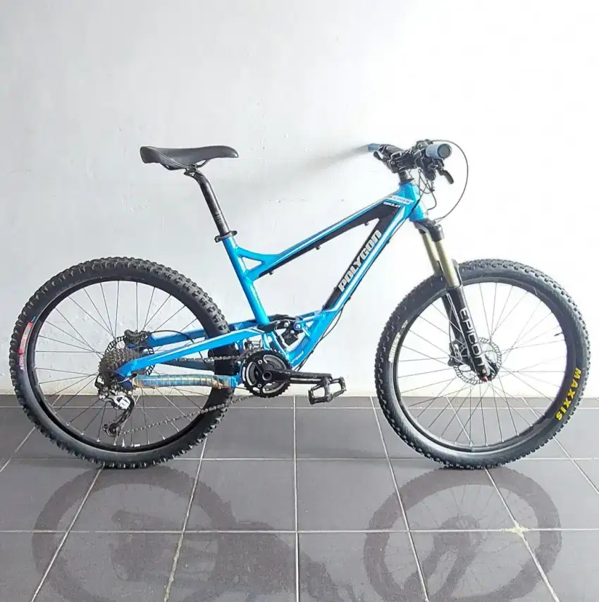 Sepeda MTB Dual Suspension Polygon Collosus SX 1.0 2012 Size M Ban 26