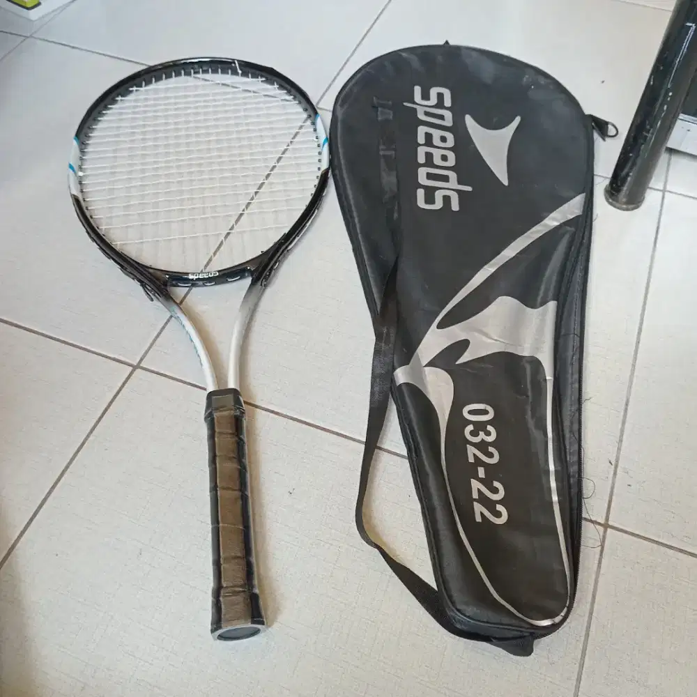 Raket tennis baru
