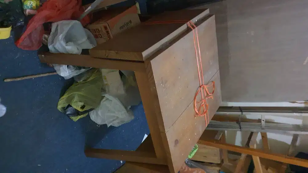 Meja Makan Ekspandable Bisa dilebarkan Kondisi 90%