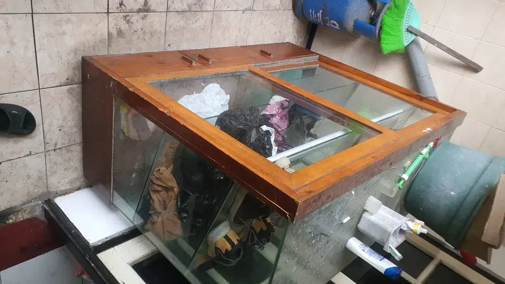 Etalase Kaca Temepred 150x60cm tinggi 110cm Kondisi 90%