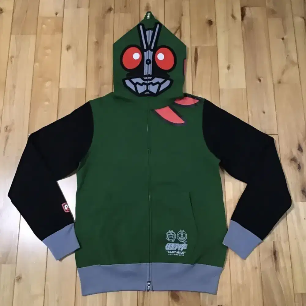 Uniqlo hoodie jaket kamen rider