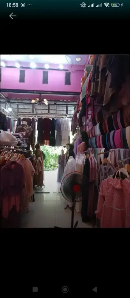 Dicari jaga toko baju segera Untuk cewek