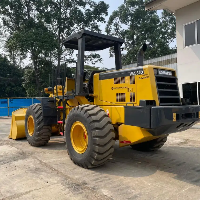 Dijual !  Wheel Loader Komatsu WA320-3. EX UT