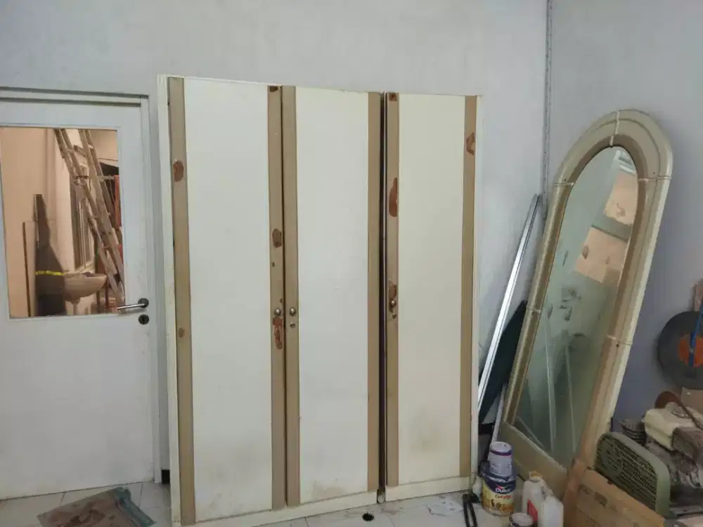 Lemari, bufet, kaca rias (sepaket)