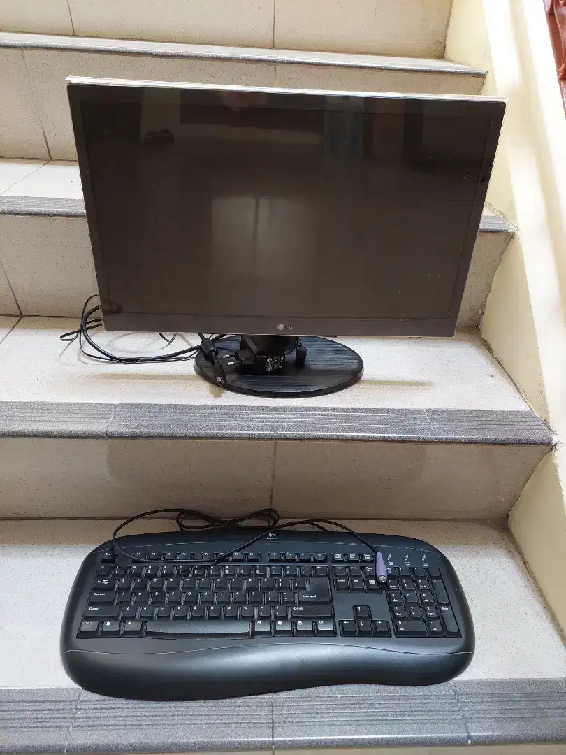 Monitor LG 20 & Keyboard Logi