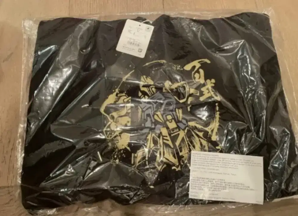 Uniqlo hoodie jaket anime gundam
