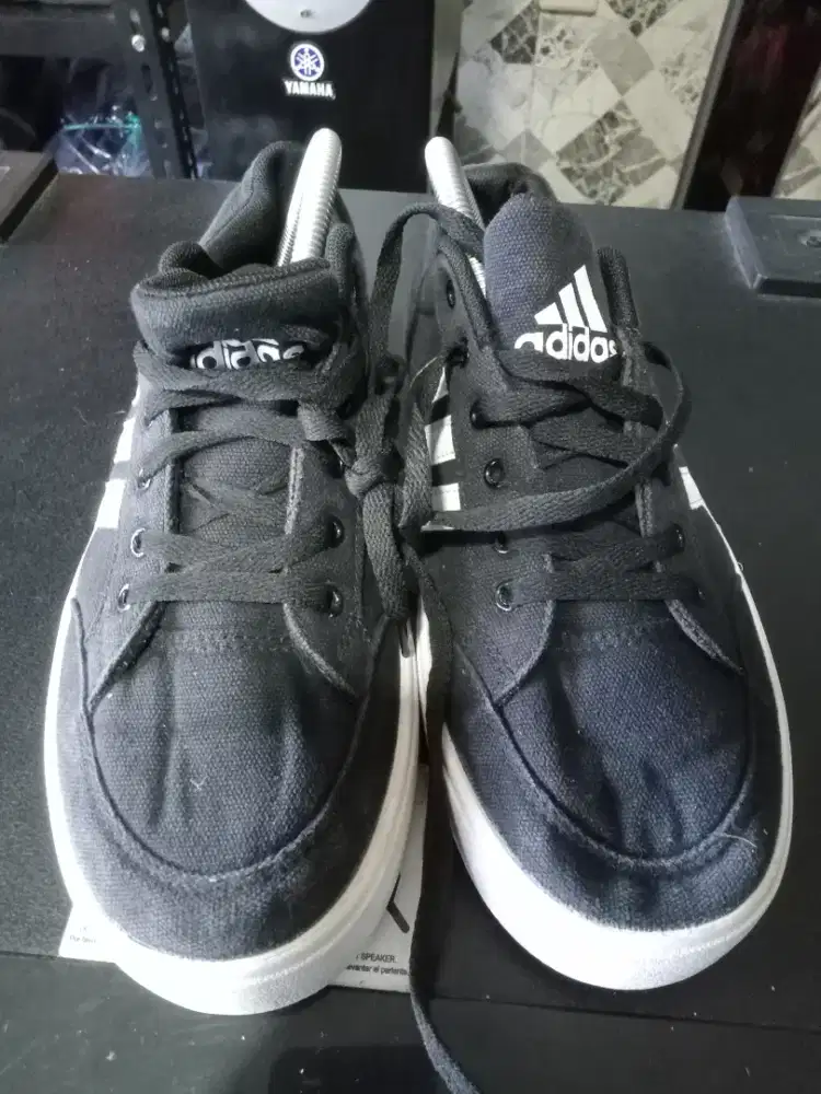 Sepatu adidas bravada