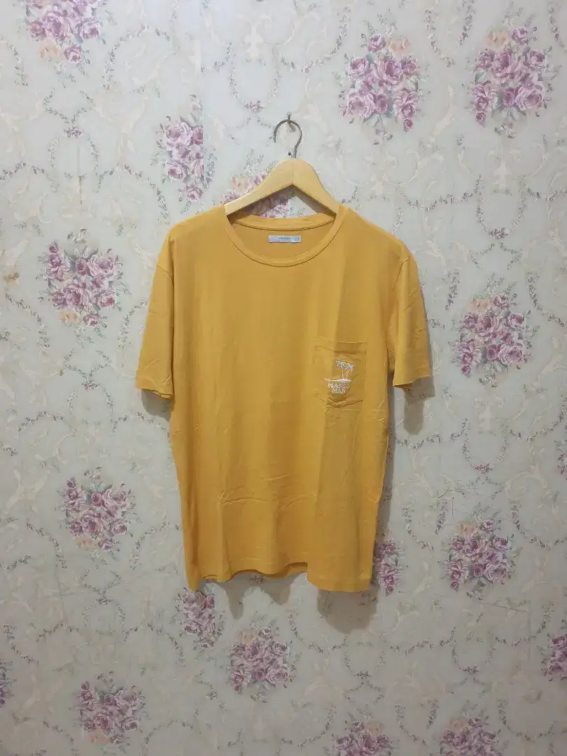 Mulus .authentic kaos . T shirt mango man size L .limitet